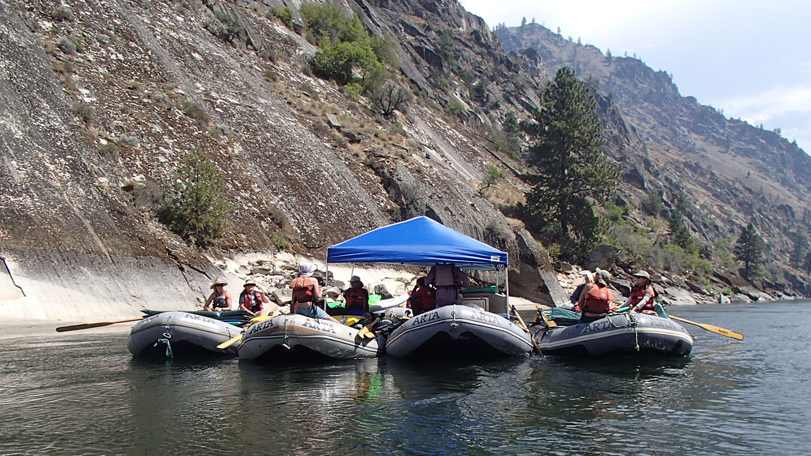 Floating lunch during the Idaho Rowing School on the Main Salmon with ARTA River Trips