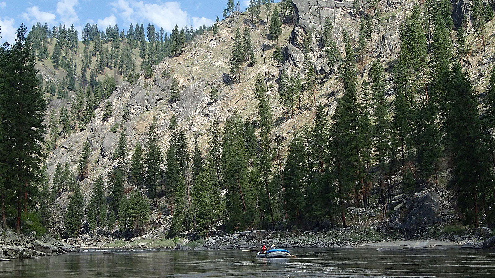 Floating along the Main Salmon on the Idaho Rowing School with ARTA River Trips