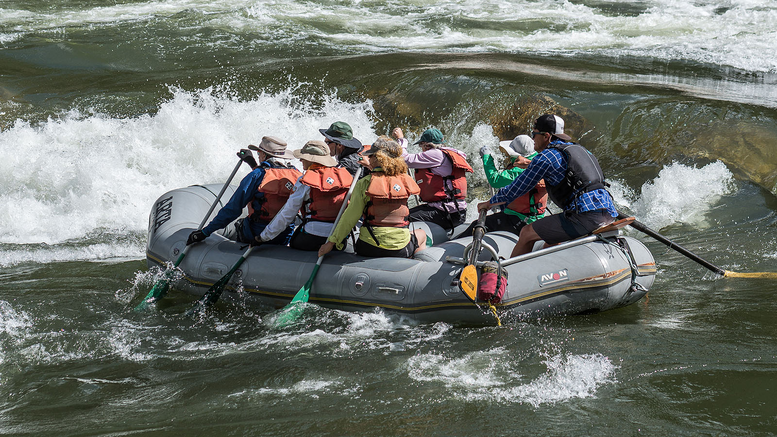 An oar-paddle combination raft enters Black Canyon Rapid on the Main Salmon River in Idaho